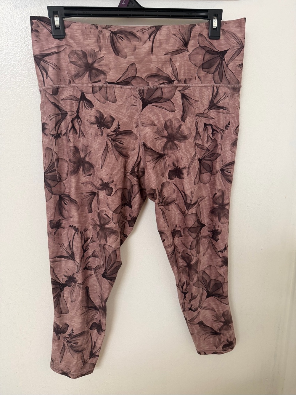 Athleta Salutation Stash Pocket II 7/8 Leggings in Hearth Rose Floral Print